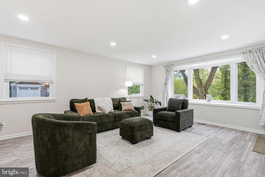 121 TREVOSE RD, Feasterville-trevose, PA 19053 — photo 4