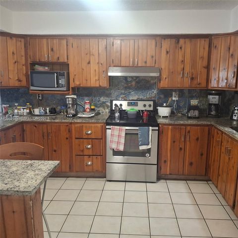 12215 SW 217th St, Miami, FL 33170