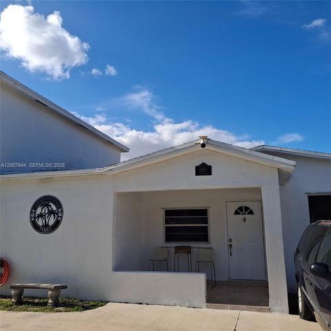 12215 SW 217th St, Miami, FL 33170