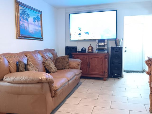 12215 SW 217th St, Miami, FL 33170