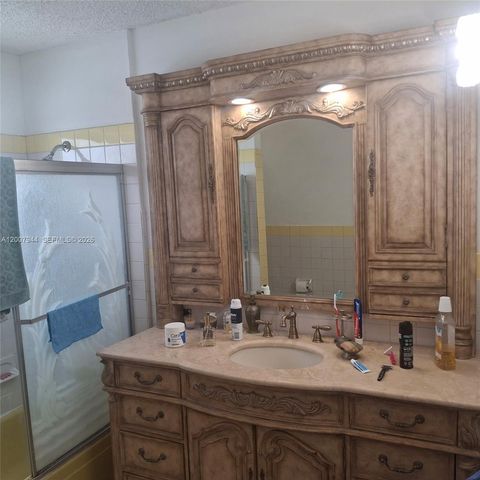 12215 SW 217th St, Miami, FL 33170