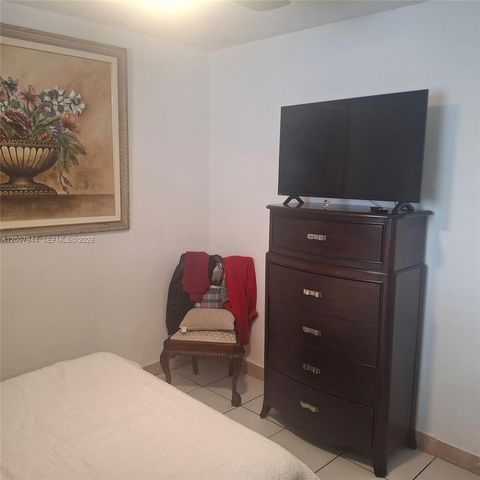 12215 SW 217th St, Miami, FL 33170