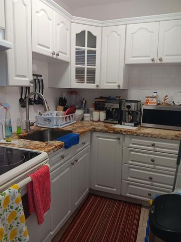 12215 SW 217th St, Miami, FL 33170