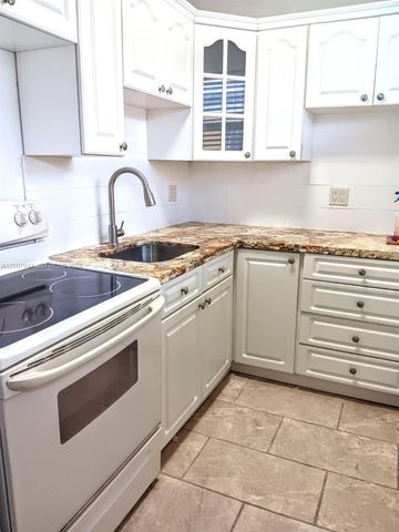 12215 SW 217th St, Miami, FL 33170