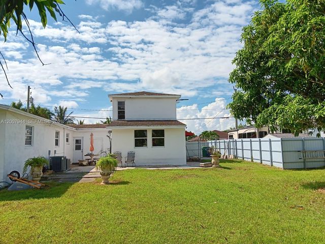 12215 SW 217th St, Miami, FL 33170