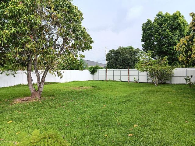 12215 SW 217th St, Miami, FL 33170