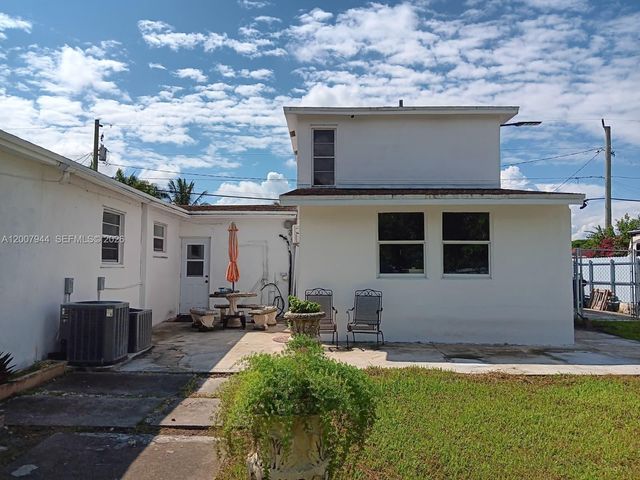 12215 SW 217th St, Miami, FL 33170