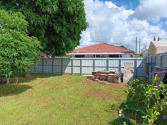 12215 SW 217th St, Miami, FL 33170