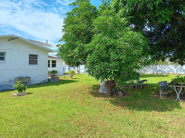 12215 SW 217th St, Miami, FL 33170