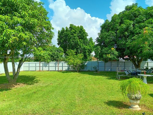 12215 SW 217th St, Miami, FL 33170