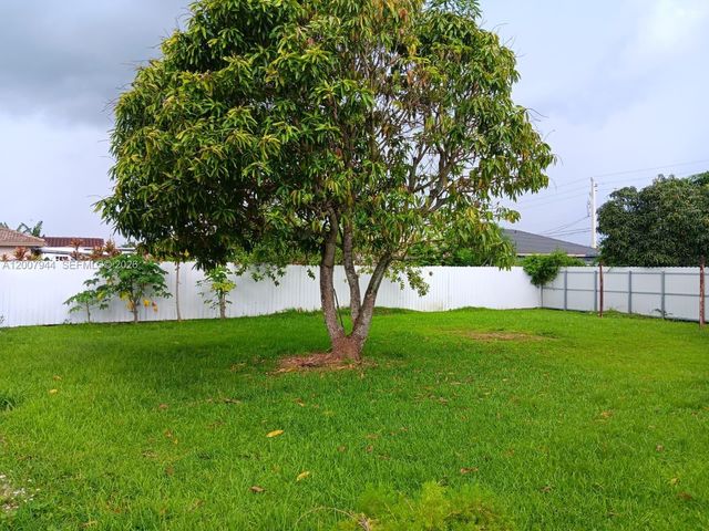 12215 SW 217th St, Miami, FL 33170