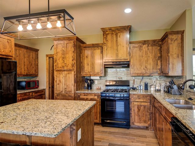 1020 County Road 1596, Alvord, TX 76225