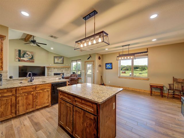 1020 County Road 1596, Alvord, TX 76225