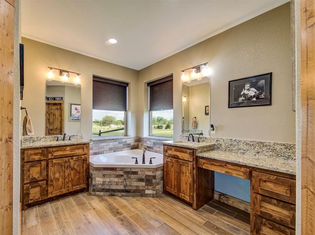 1020 County Road 1596, Alvord, TX 76225