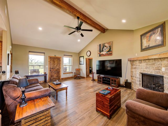 1020 County Road 1596, Alvord, TX 76225