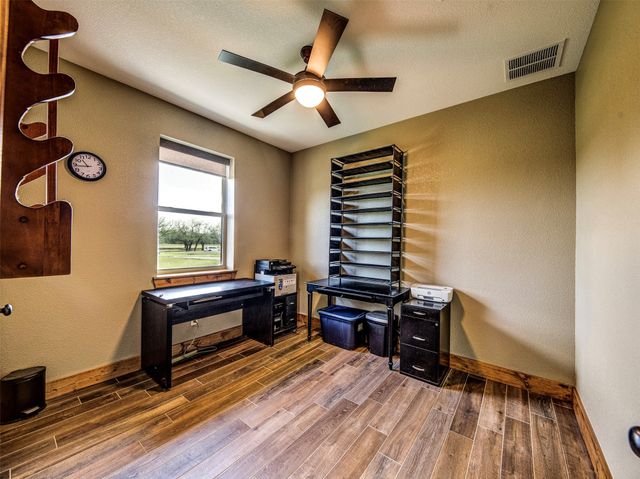 1020 County Road 1596, Alvord, TX 76225