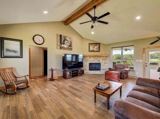 1020 County Road 1596, Alvord, TX 76225