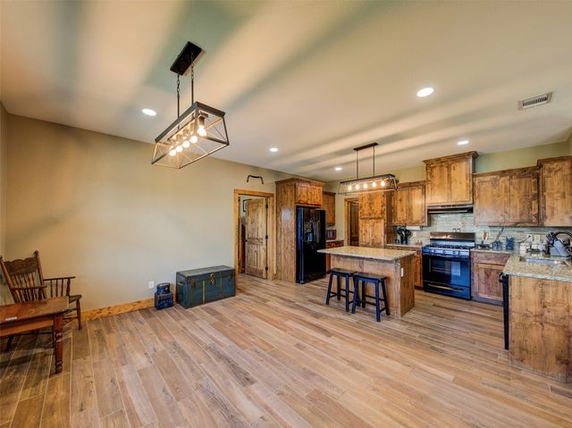 1020 County Road 1596, Alvord, TX 76225