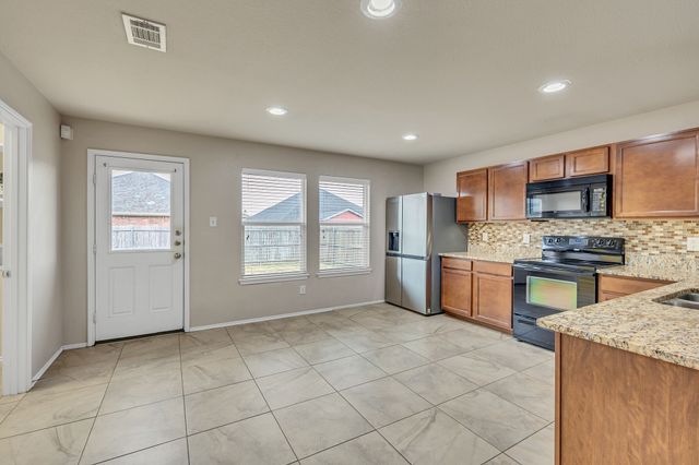 9204 Tierra Verde Drive, Fort Worth, TX 76177
