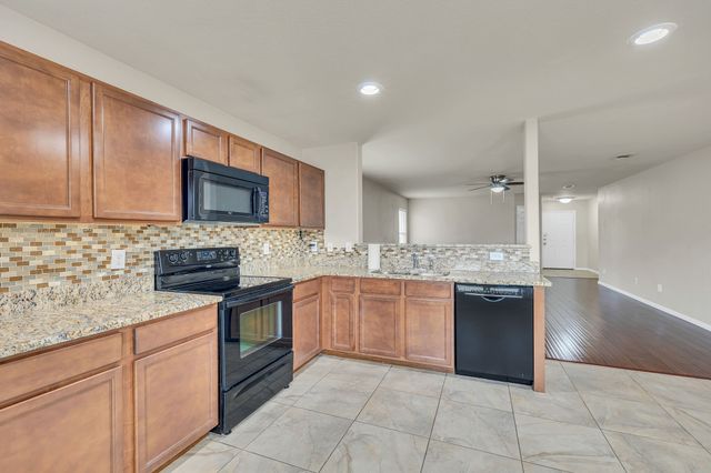 9204 Tierra Verde Drive, Fort Worth, TX 76177