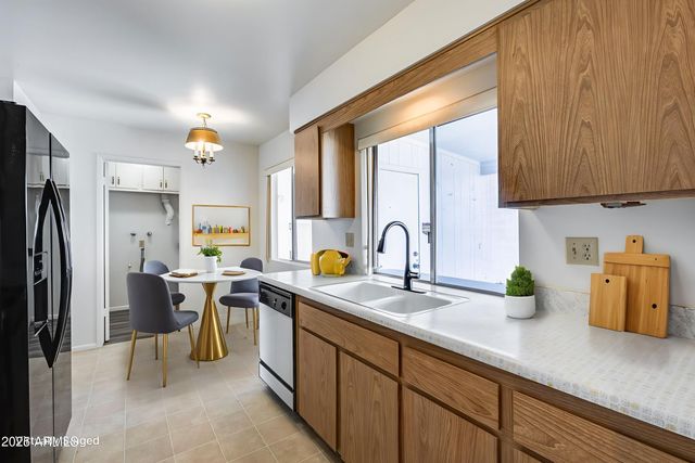 10863 W THUNDERBIRD Boulevard, Sun City, AZ 85351