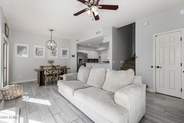 5015 E CHEYENNE Drive 21, Phoenix, AZ 85044