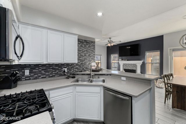 5015 E CHEYENNE Drive 21, Phoenix, AZ 85044