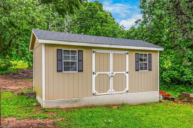 2575 Wood Valley Road, Winston-salem, NC 27106
