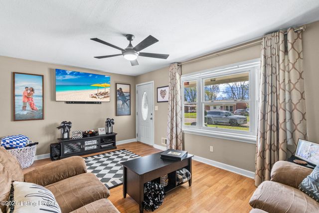 11809 Mahogany Dr, Louisville, KY 40272