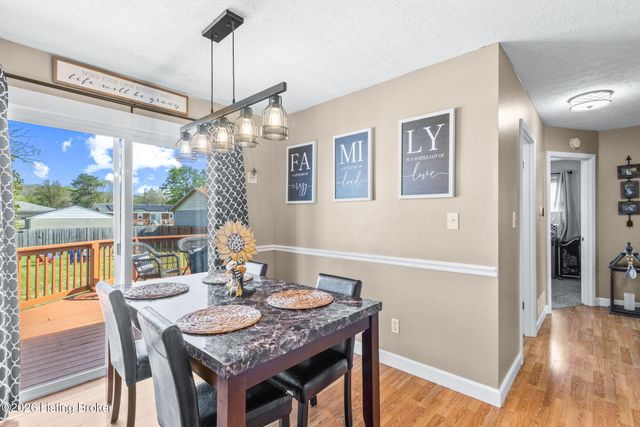 11809 Mahogany Dr, Louisville, KY 40272