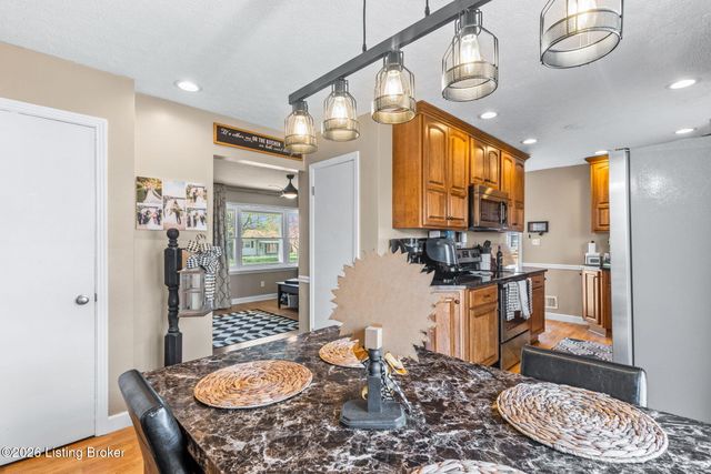 11809 Mahogany Dr, Louisville, KY 40272