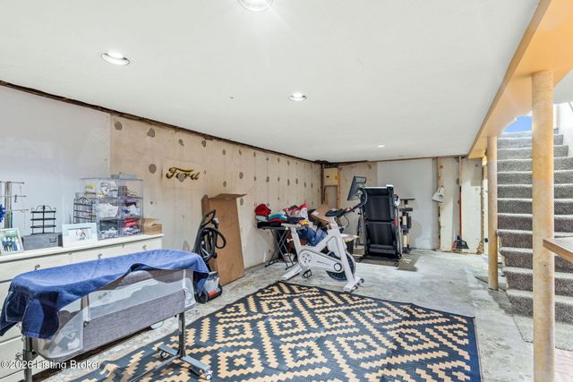 11809 Mahogany Dr, Louisville, KY 40272