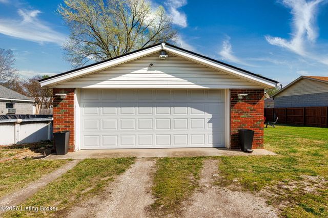 11809 Mahogany Dr, Louisville, KY 40272