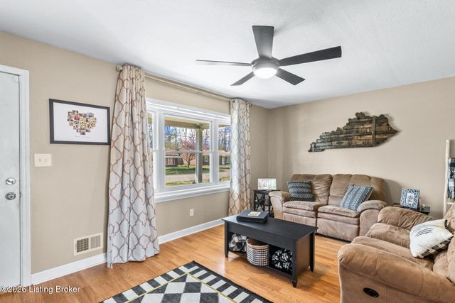 11809 Mahogany Dr, Louisville, KY 40272