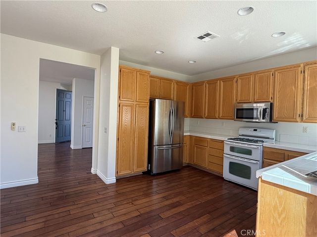 26506 Isabella, Canyon Country, CA 91351