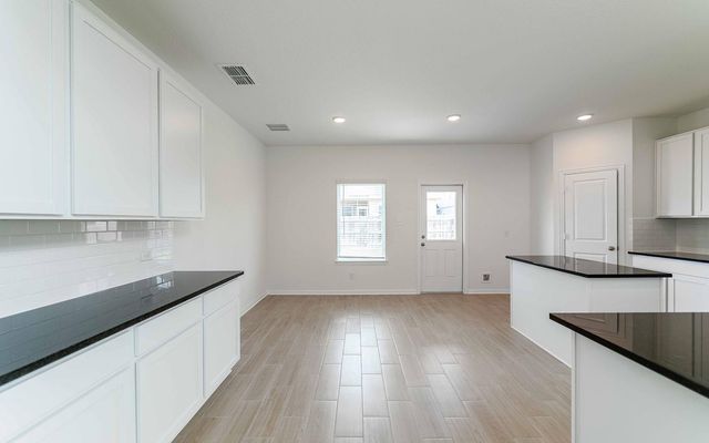 1236 Sweden, Seguin, TX 78155