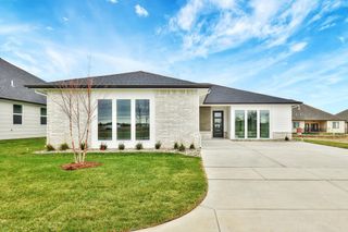 832 N Speyside Cir, Andover, KS 67002