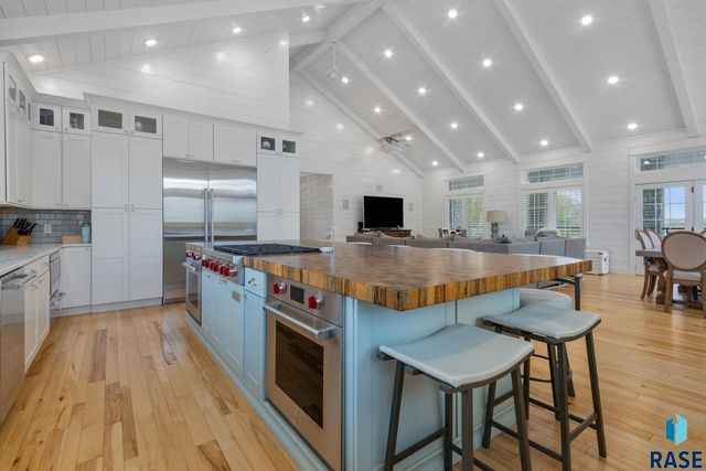 6000 Marrs Beach Ln Lane, Madison, SD 57042