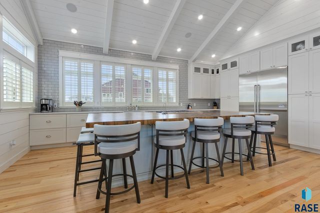 6000 Marrs Beach Ln Lane, Madison, SD 57042