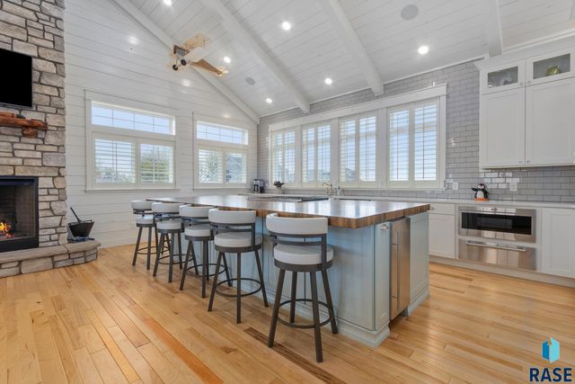 6000 Marrs Beach Ln Lane, Madison, SD 57042