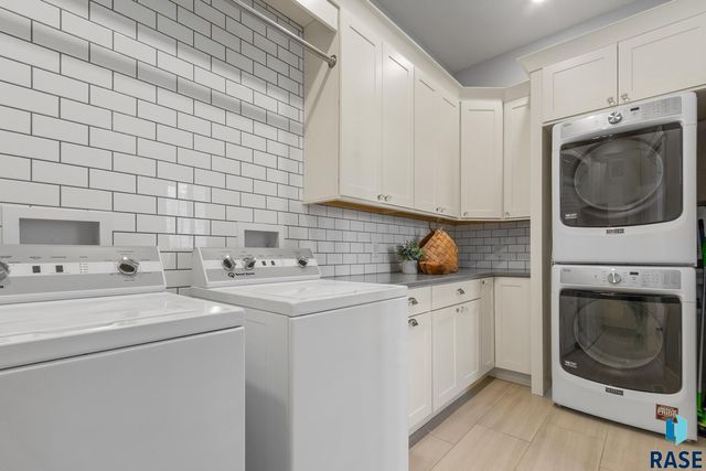 6000 Marrs Beach Ln Lane, Madison, SD 57042