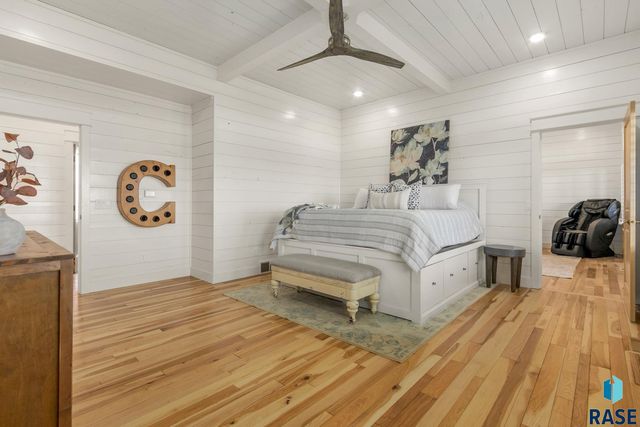 6000 Marrs Beach Ln Lane, Madison, SD 57042