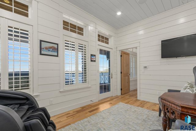 6000 Marrs Beach Ln Lane, Madison, SD 57042