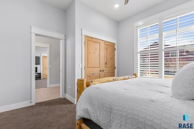 6000 Marrs Beach Ln Lane, Madison, SD 57042