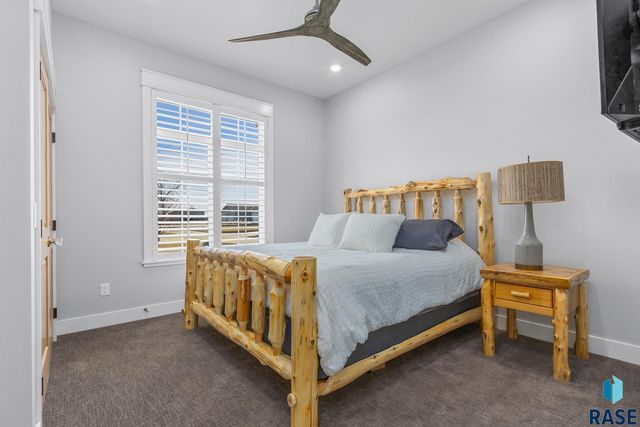 6000 Marrs Beach Ln Lane, Madison, SD 57042