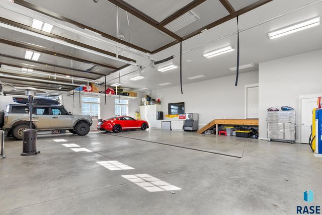 6000 Marrs Beach Ln Lane, Madison, SD 57042