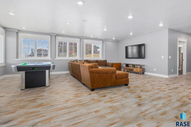 6000 Marrs Beach Ln Lane, Madison, SD 57042