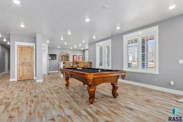 6000 Marrs Beach Ln Lane, Madison, SD 57042