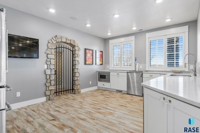 6000 Marrs Beach Ln Lane, Madison, SD 57042