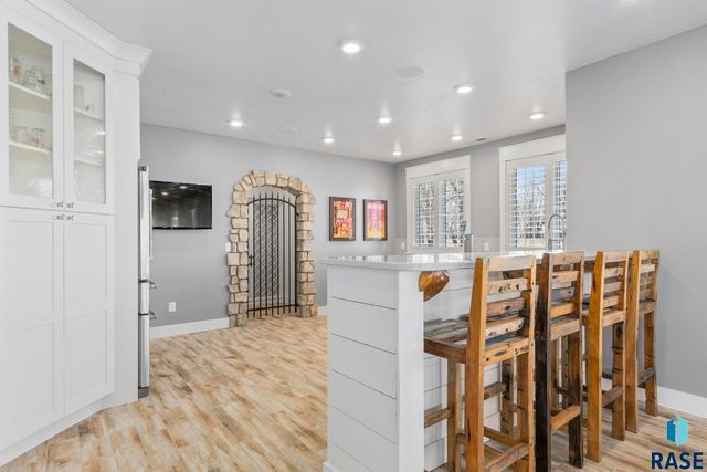 6000 Marrs Beach Ln Lane, Madison, SD 57042